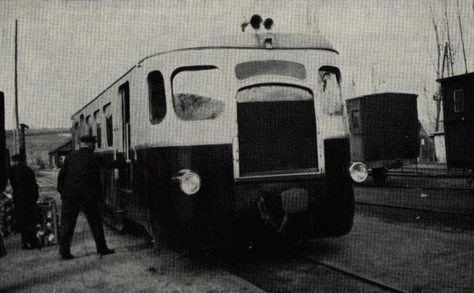 Autorail 502, type A 135 D1, on the C.F.D. in Ligueil, in 1937 Autorail 502, type A 135 D1, on the C.F.D. in Ligueil, in 1937
