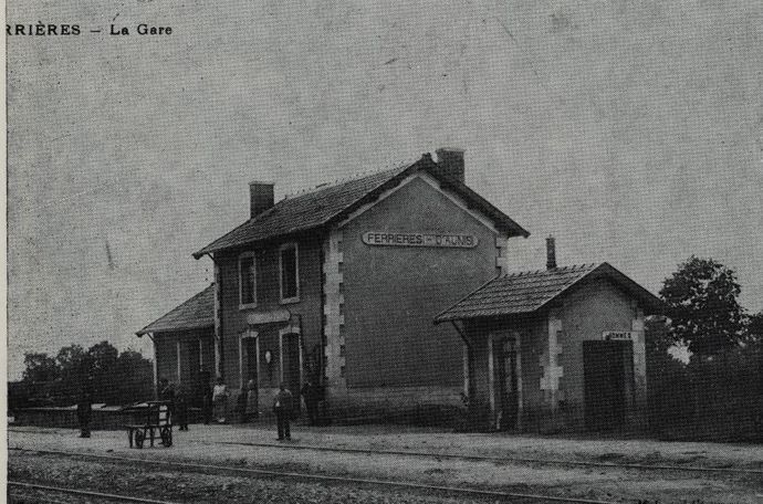 Building type n° 3, 2nd series and W.-C. aedicula : Ferrières-d'Aunis (Charentes). (Collection R. VERGER) Building type n° 3, 2nd series and W.-C. aedicula : Ferrières-d'Aunis (Charentes). (Collection R. VERGER)