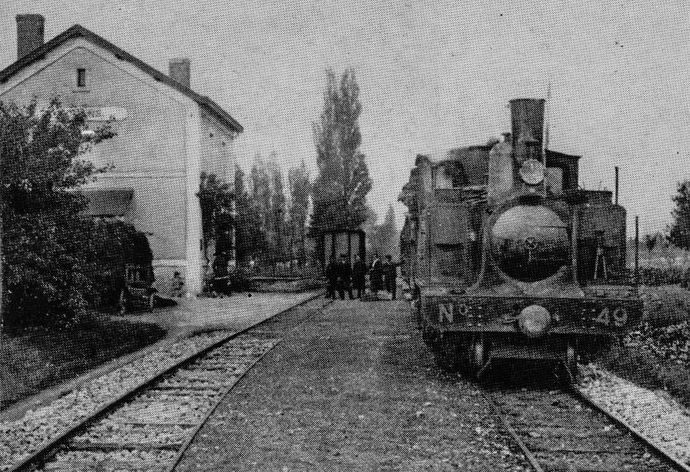 Charente prototype locomotive no. 49, when it was assigned to the Ligueil depot. Here, in Louans station