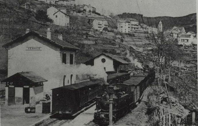 Crossing trains at Venaco station. Mallet locomotive No. 312. (Collection J. RENAUD) Crossing trains at Venaco station. Mallet locomotive No. 312. (Collection J. RENAUD)