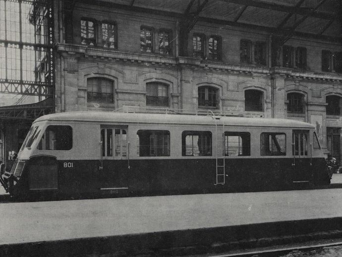 First Autorail of the BILLARD Series. The n° 801 in Tours station.