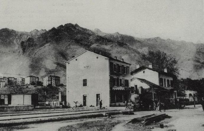 Freight train in Corte station towed by a Mallet locomotive. (Collection J. RENAUD) Freight train in Corte station towed by a Mallet locomotive. (Collection J. RENAUD)