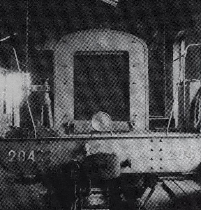 Front view of tractor n° 204, in the shed of Toulon-sur-Arroux (Photo M. RIFAULT)