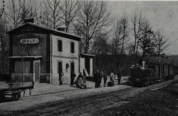 In Seine-et-Marne, on the line from La Ferté-sous-Jouarre to Montmirail. Train in Orly-sur-Morin station. Locomotive 031. Yonne type, Couillet n° 9... (Collection J. RENAUD) In Seine-et-Marne, on the line from La Ferté-sous-Jouarre to Montmirail. Train in Orly-sur-Morin station. Locomotive 031. Yonne type, Couillet n° 9... (Collection J. RENAUD)