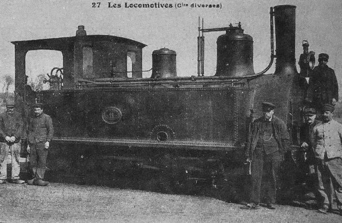 Locomotive 030 Couillet series 11-12 in its original condition, during track laying work on the Charentes network