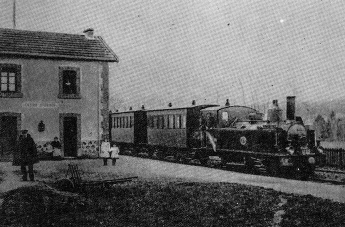 Locomotive 030 type Indre n°83 at the head of a passenger train in Lagny-Saint-Denis station Locomotive 030 type Indre n°83 at the head of a passenger train in Lagny-Saint-Denis station