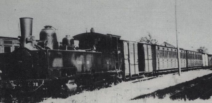 Locomotive 130 type I.G. No. 79 at the head end of a mixed train, on the formation yard at Saint-Jean-d'Angely Station Locomotive 130 type I.G. No. 79 at the head end of a mixed train, on the formation yard at Saint-Jean-d'Angely Station