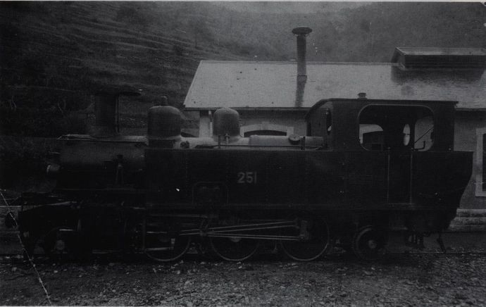 Locomotive 131 Fives-Lilles n° 251 elevation view at the Florac depot