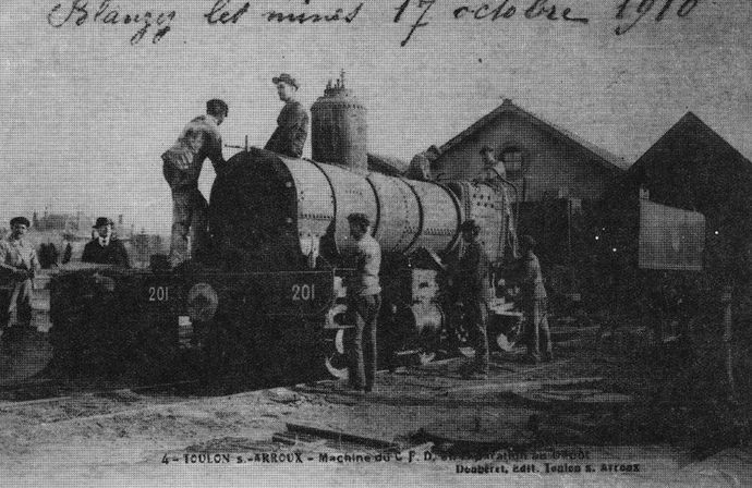 Locomotive No. 201 during a lifting operation at the Toulon-sur-Arroux depot