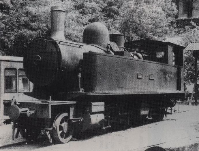 Mallet locomotive n° 325 view 3/4 front at the Florac depot Mallet locomotive n° 325 view 3/4 front at the Florac depot