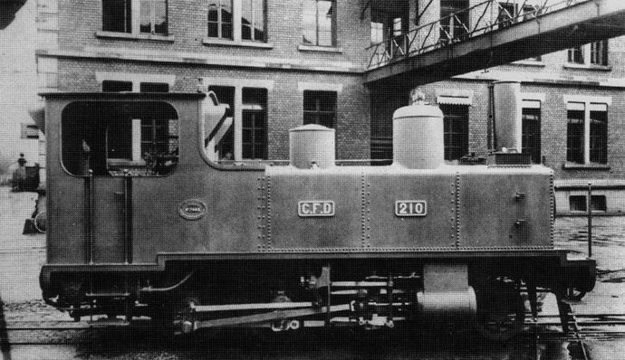 Manufacturer's photo of locomotive no. 210, type 200, series 2019-210, in the yard of the S.A.C.M. workshops in Graffenstaden