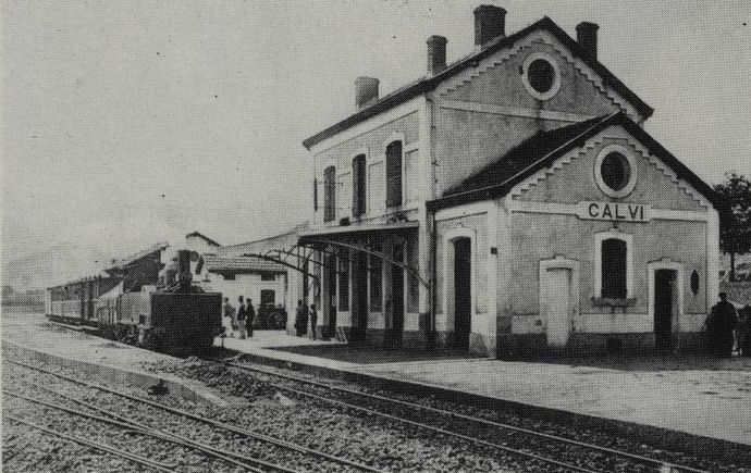 Mixed train entering Calvi station towed by locomotive 130 Fives-Lille n° 53. (Collection J. RENAUD)