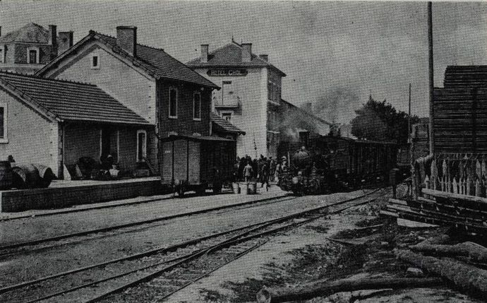 On the roughest line of the Vivarais network, train entering Tence station, towed by a Mallet 3 + 3 locomotive. (Collection J. RENAUD)