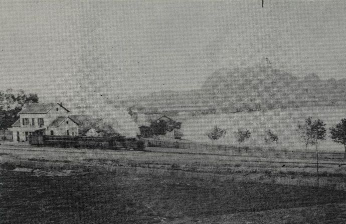 Passenger train in Ile-Rousse station. Locomotive 130 Fives-Lilles. (Collection J. RENAUD)