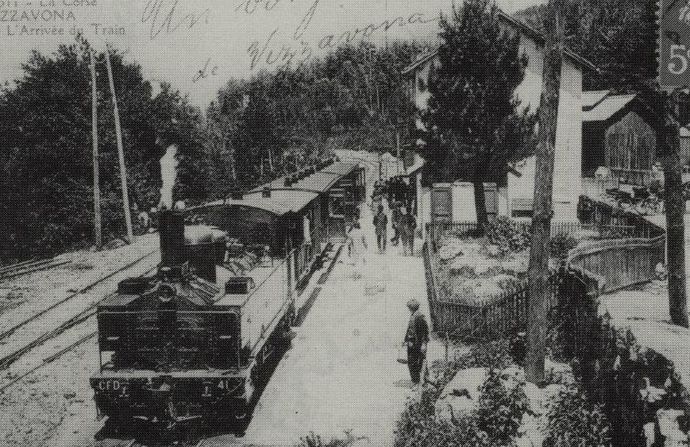 Passenger train in Vizzavona station: Locomotive 031 n° 41 (Collection J.RENAUD)