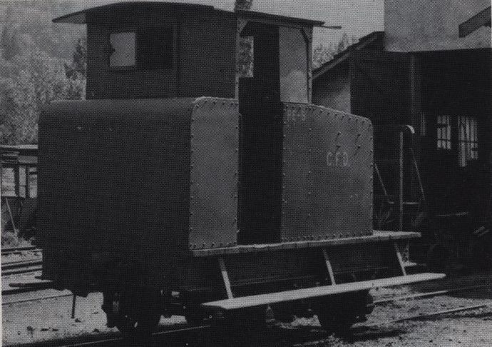 PE 5 locotractor, rear view in front of the Cheylard workshops. (Photo B:ROZE)