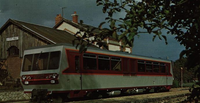 The CFC Autorail X 5001 in testing on the Blanc Argent at La Ferté-Imbault. October 1981 (Photo Ph. Carré. Rail Magazine)