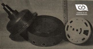 The pneumatic controls of the 400 CH 34 T tractor