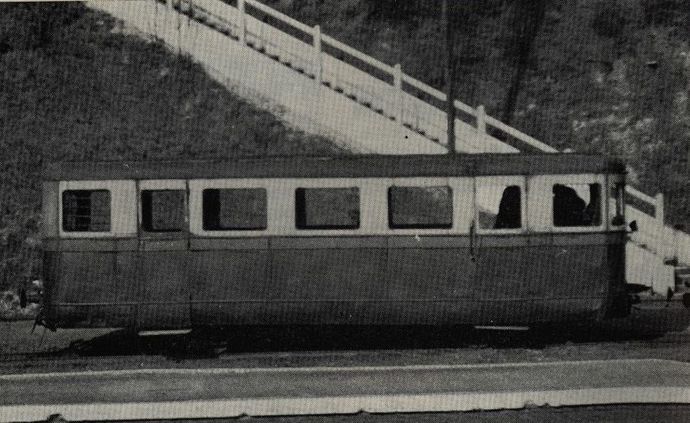 The V.F.I.L. railcar ll, type A 50 DL in St-Just-en Chaussée station
