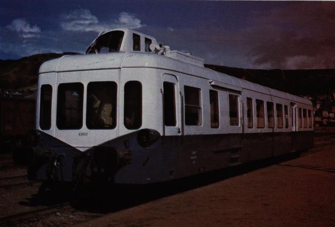 The X 93953 at the start in Fécamp. September 1981. (Photo P. Henoch - Rail - Magazine).