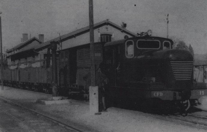 Tractor No. 12, at Chablis station, during its in-line tests. (Collection J.C. RIFFAUD)