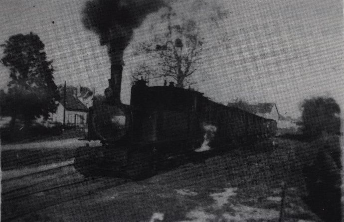 Train towed by the Mallet 2+2 locomotive n° 44