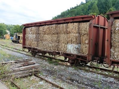 Transport of cardboard shavings Transport of cardboard shavings