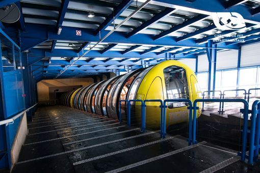Vehicle of the Tignes funicular in the station