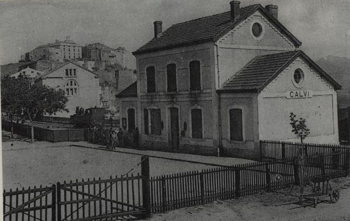 View of the Calvi B.V. on the travellers' courtyard side. One can see a locomotive maneuvering on the drawer. (Collection J. RENAUD)