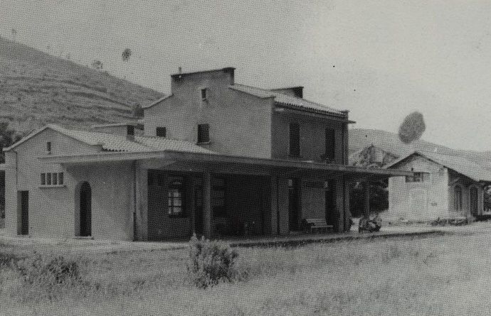 View of the new train station of Casamozza rebuilt in 1945. The P.V. hall is original. (Photo B. ROZE)
